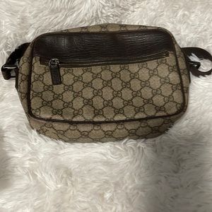 Authentic Gucci GG Supreme Shoulder Bag